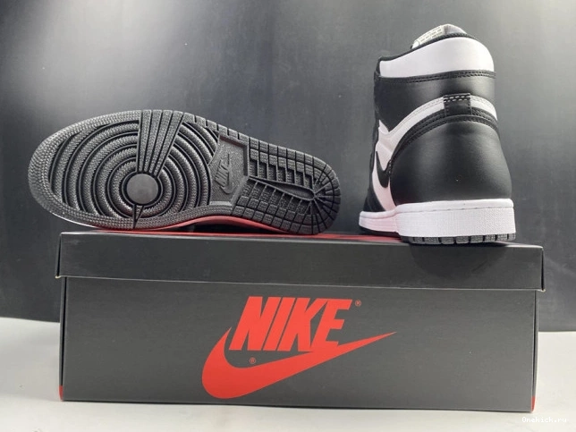 One Kick Jordan 1 Retro (2014) Air Black 555088-010 White 0810